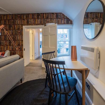 Contemporary Apartment On The Historic Rows Честер Экстерьер фото