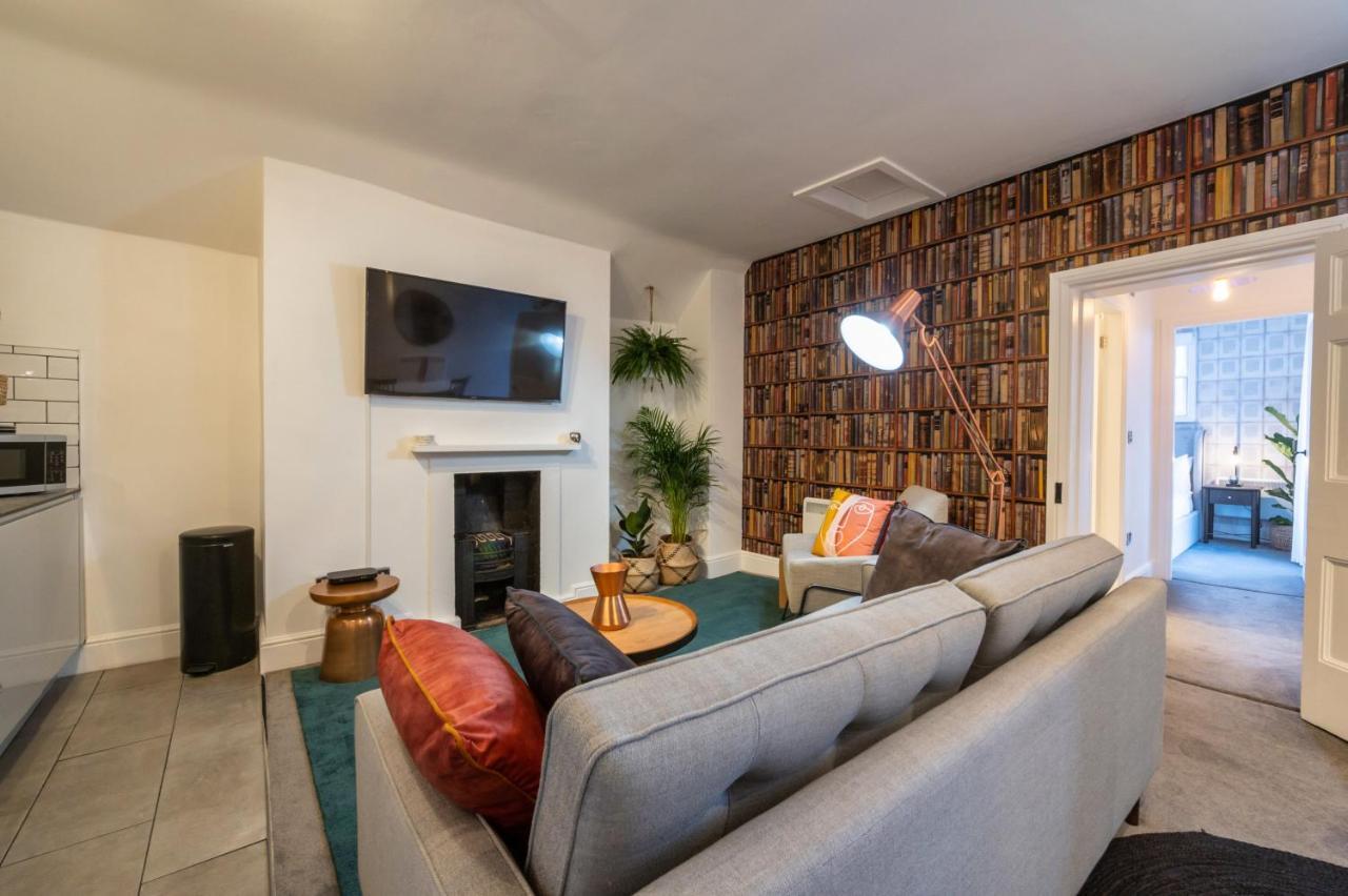 Contemporary Apartment On The Historic Rows Честер Экстерьер фото
