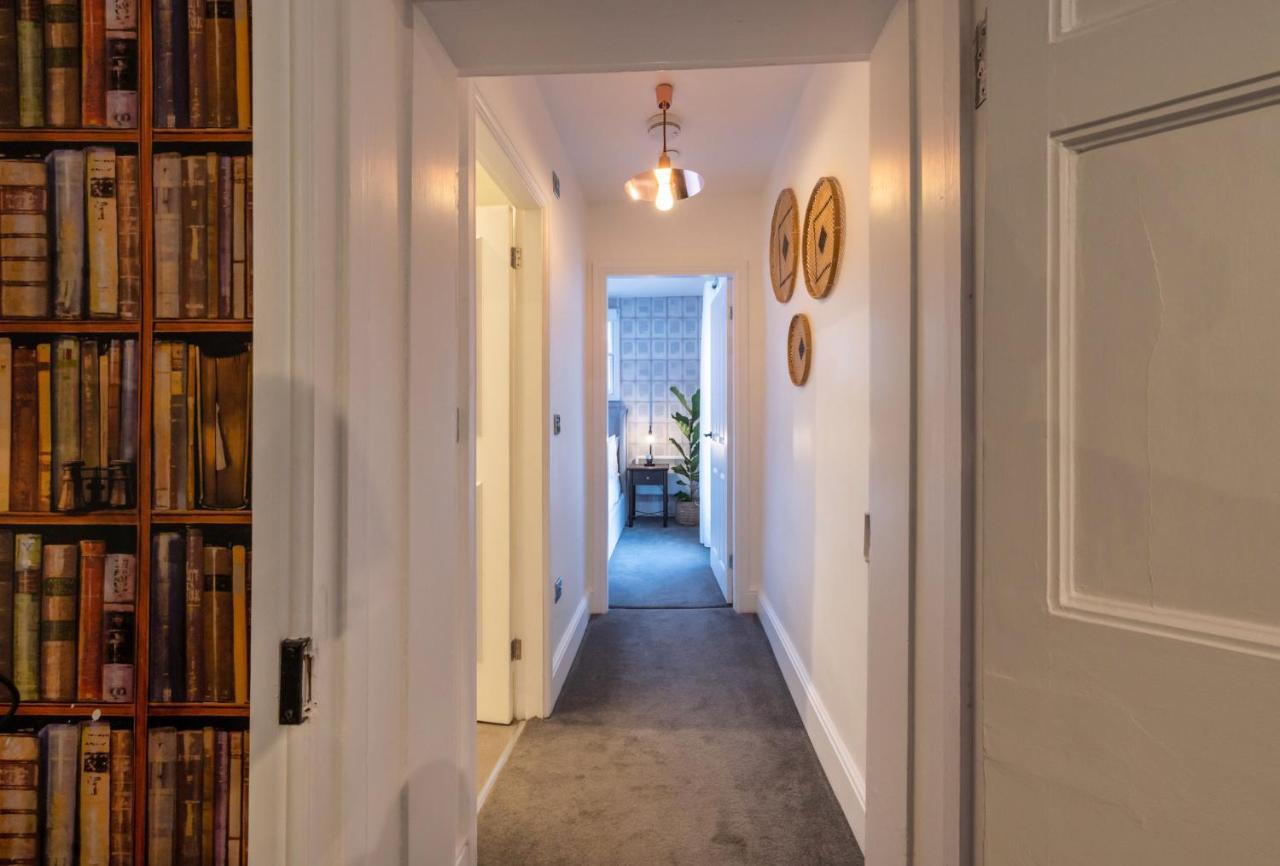 Contemporary Apartment On The Historic Rows Честер Экстерьер фото