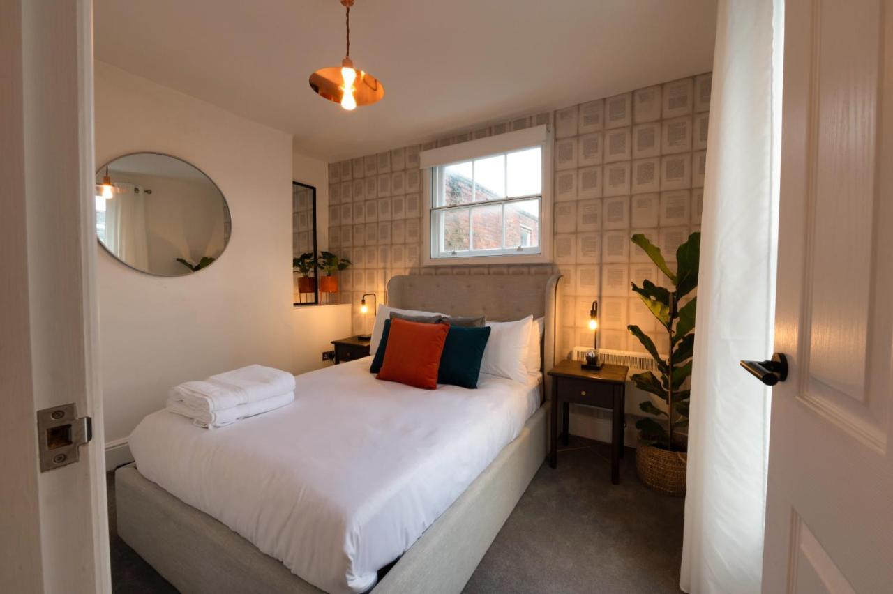 Contemporary Apartment On The Historic Rows Честер Экстерьер фото